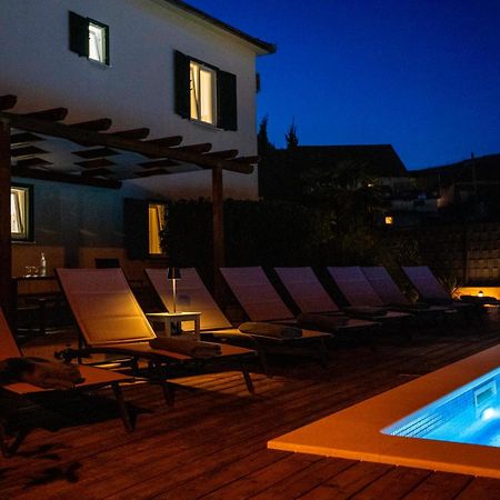 Apartment Laura Трогир Екстериор снимка