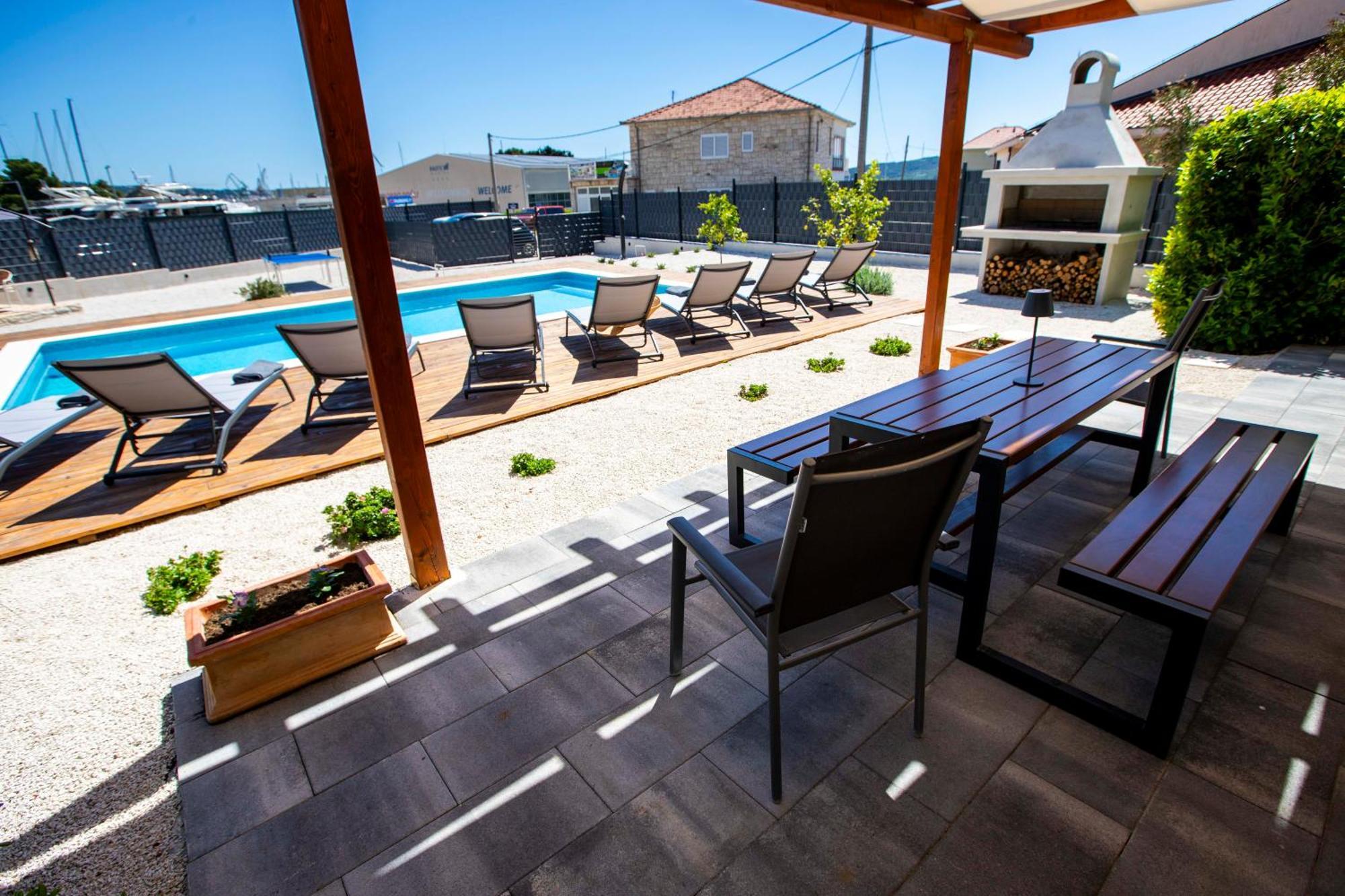 Apartment Laura Трогир Екстериор снимка