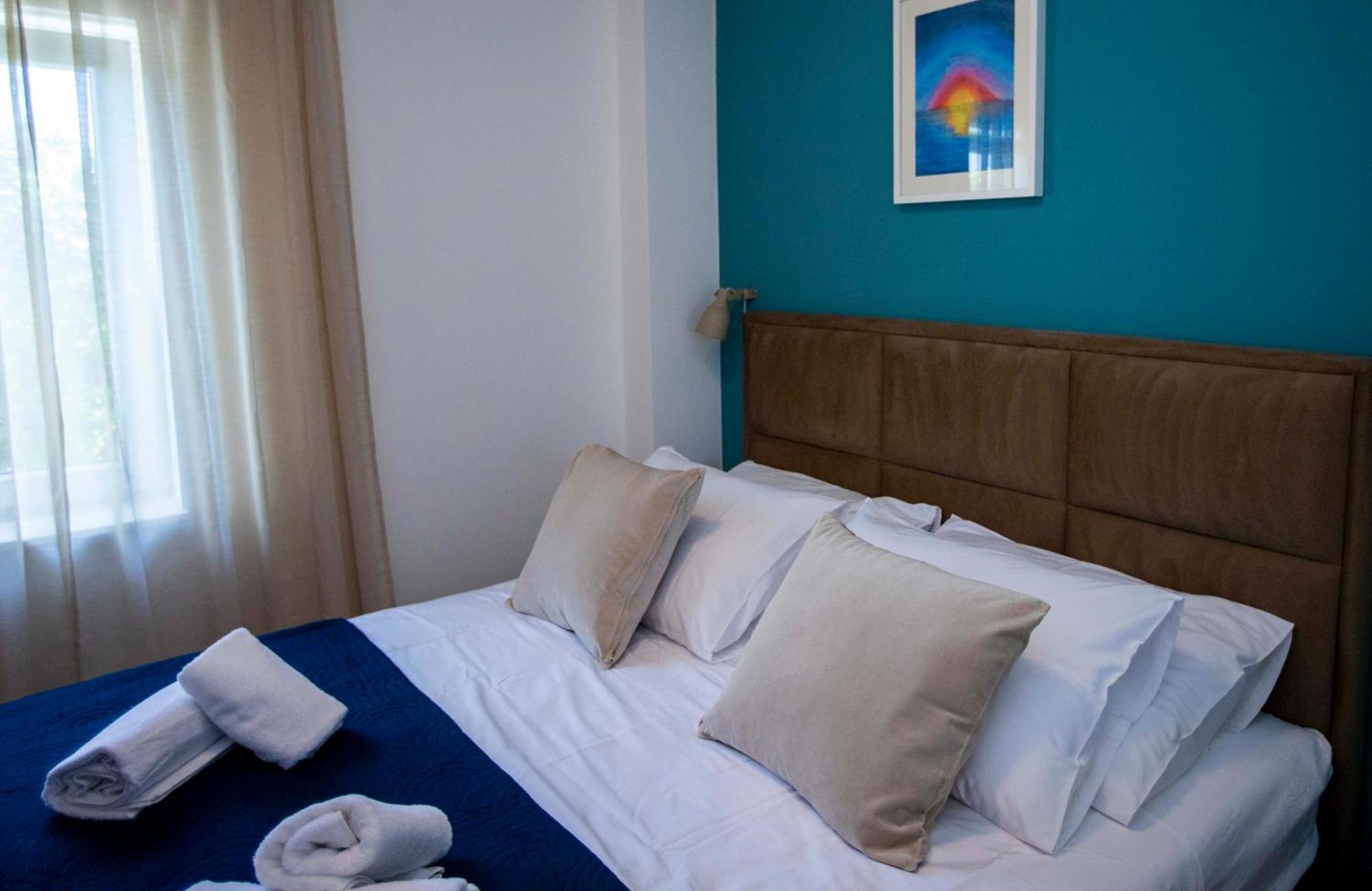 Apartment Laura Трогир Екстериор снимка