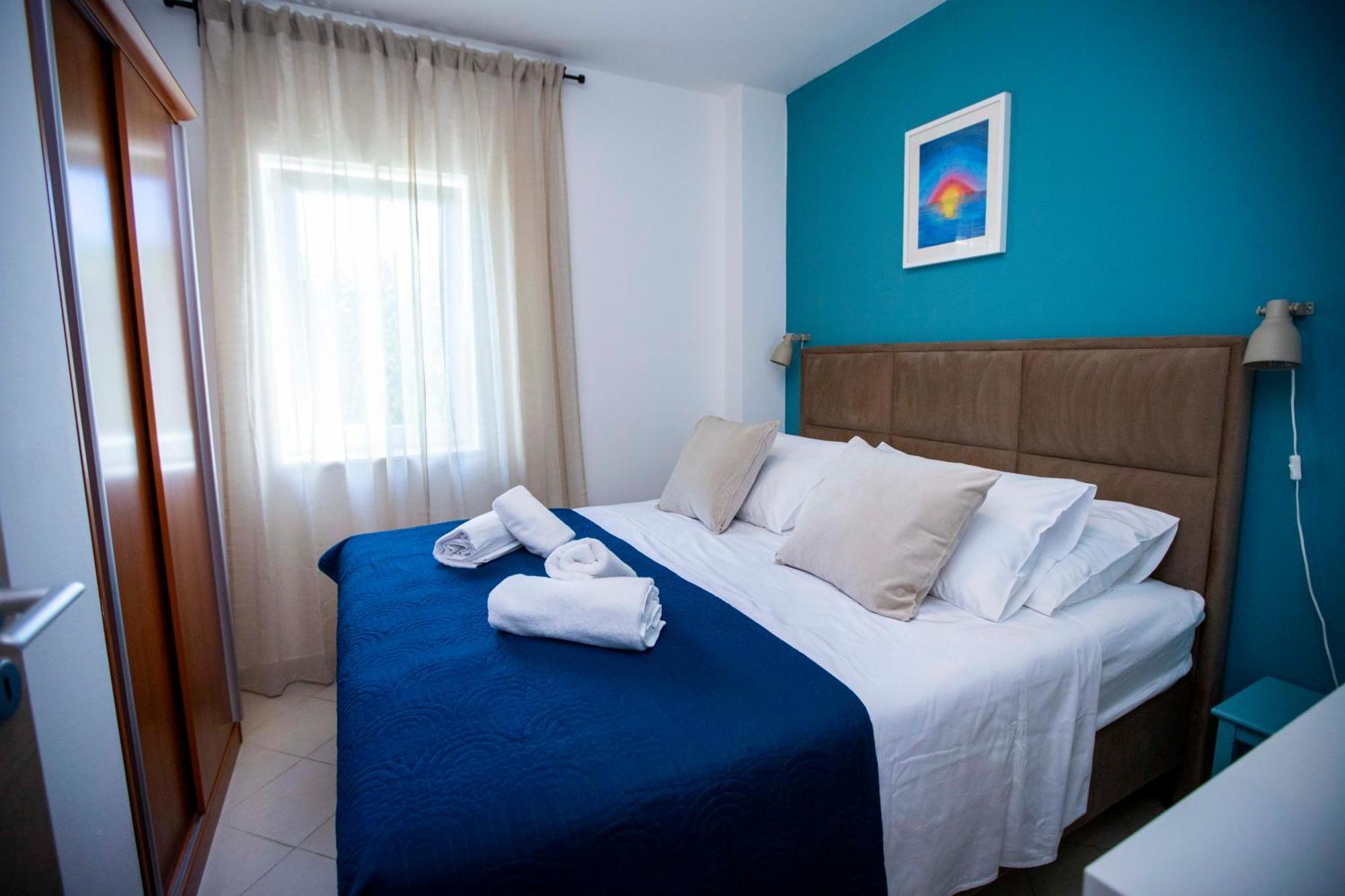 Apartment Laura Трогир Екстериор снимка